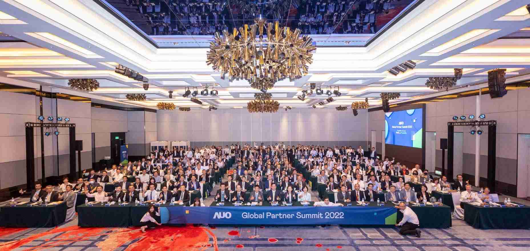 友達推動「安心、、、創新、、、用心、、、同心、、、盡心」五星職旅，，為菲籍員工打造全方位照護，，，，首度贏得「人權實踐與發展領袖獎」殊榮