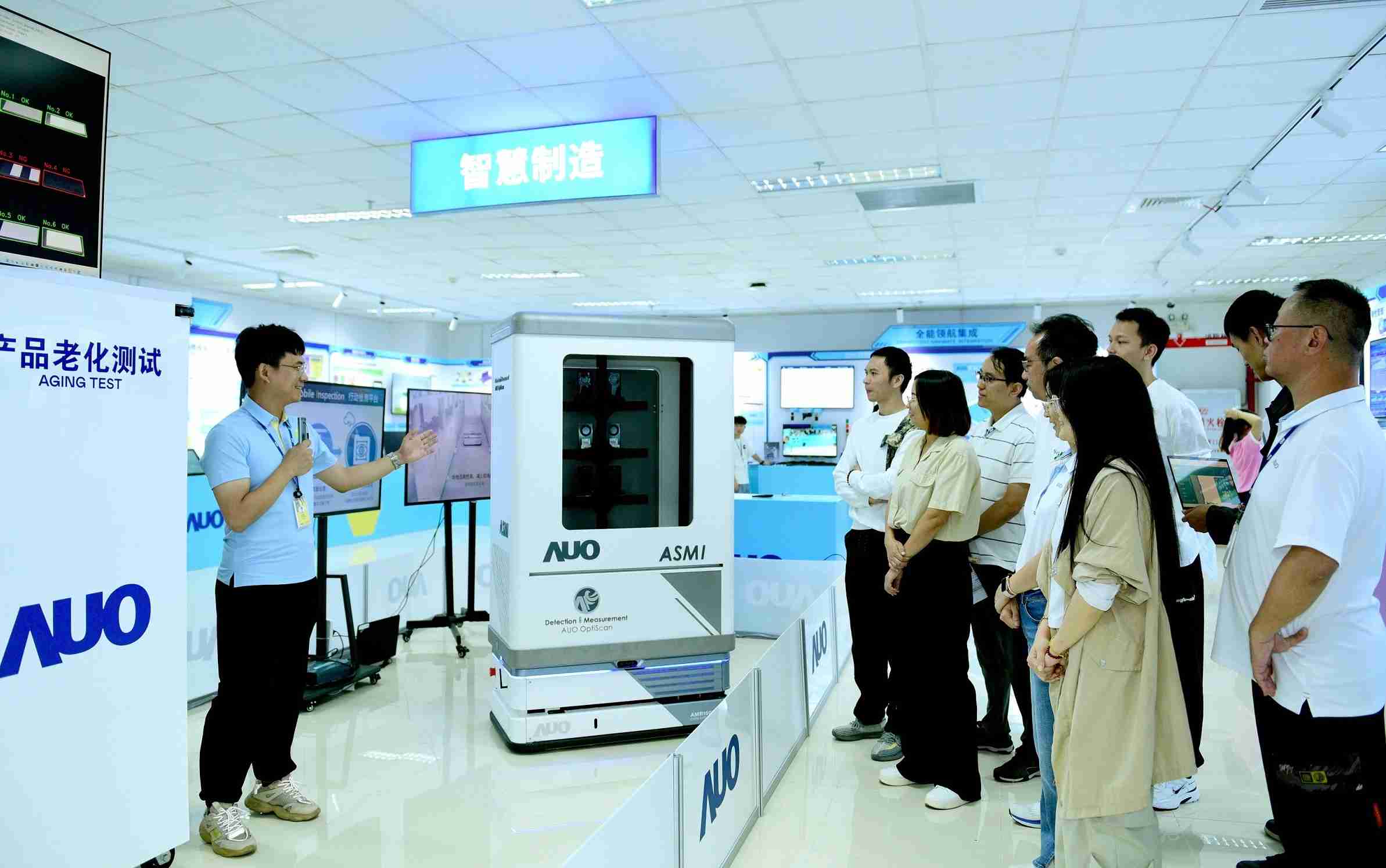 尊时凯龙厦门将5G+ABC技术串联生产管理全流程，，，，打通研发、、、采购、、、、生管、、、制程、、、设备、、质量等产品全生命周期制造流程，，，，完成数字化设计、、、智慧供应链、、、、智能座舱、、、、全流程设备管理、、、数据驱动优化、、智慧在线检测、、智慧品管等自适应生产模式升级