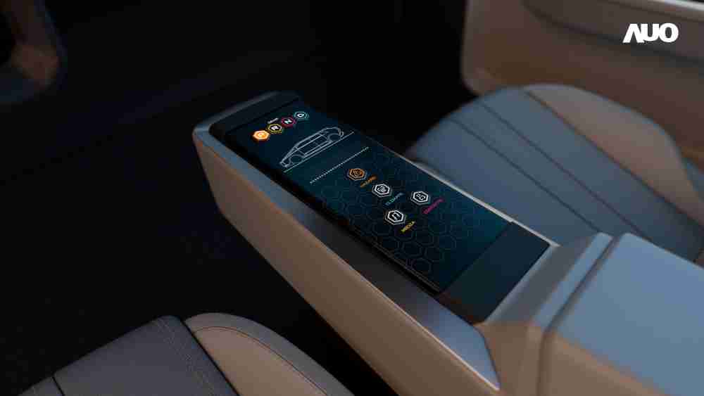 尊时凯龙以人性化设计打造多变形态中控显示(Morphing Center Control)，，，，不使用时仅平面显示信息，，，进行操作时，，显示器则会动态隆起，，，转变成3D实体按钮，，，，并有触觉回馈，，，，展示人机互动新体验