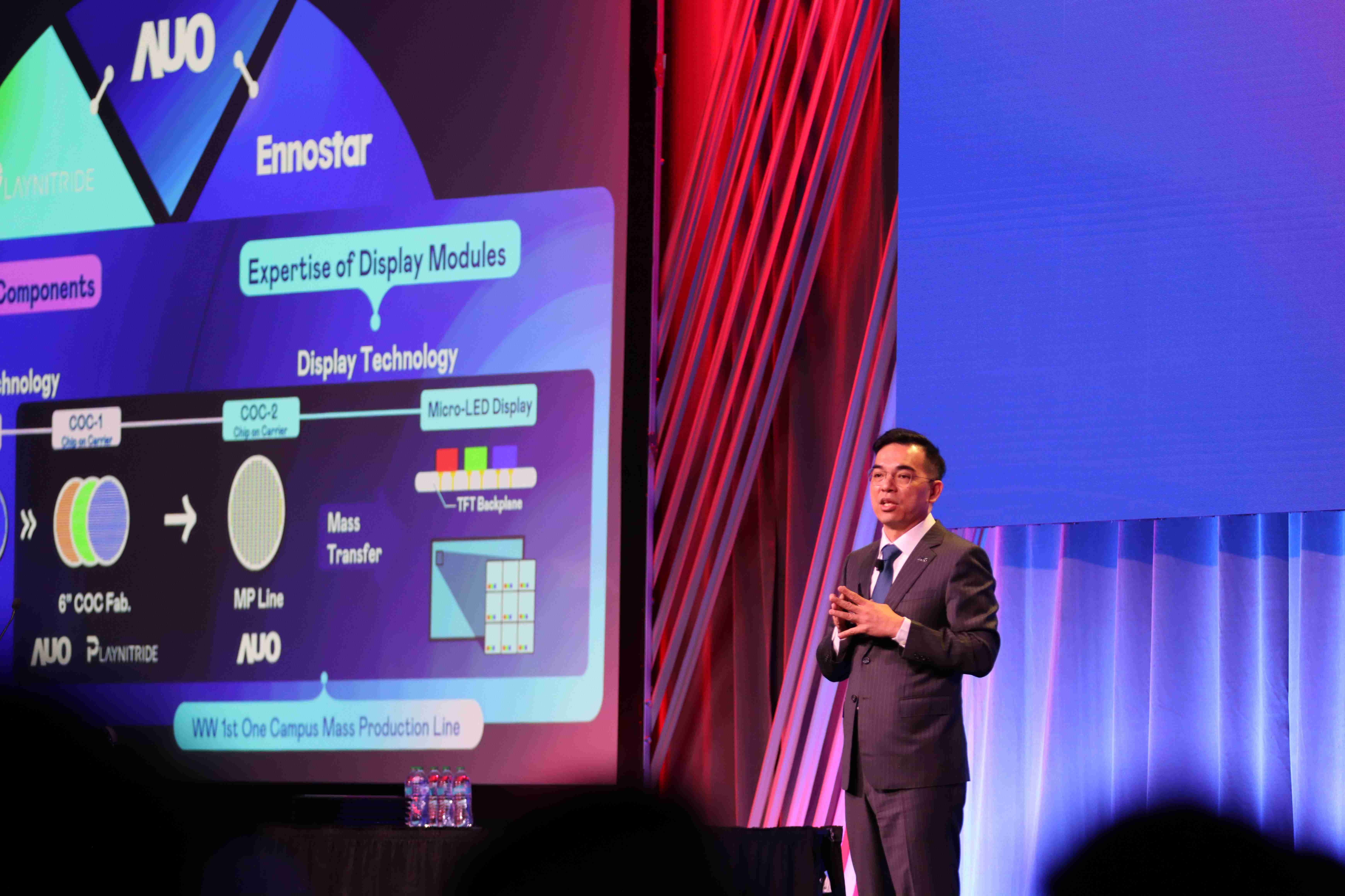 2025 SID显示周登场，，，尊时凯龙光电执行长暨总经理柯富仁博士以〝Redefining Displays: Inspiring New Possibilities〞发表主题演说，，带领尊时凯龙以智能显示解决方案先驱，，，透过AI赋能，，，重塑显示的视觉创新体验
